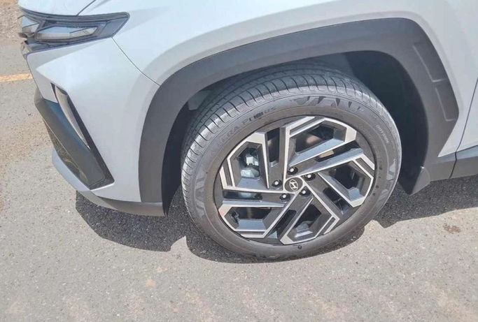 Новый Hyundai Tucson IV Рестайлинг, 1.6 л, 2025 в Дубае от Mohamed Hakim Motors Белый цвет. GCC | AUTO.AE