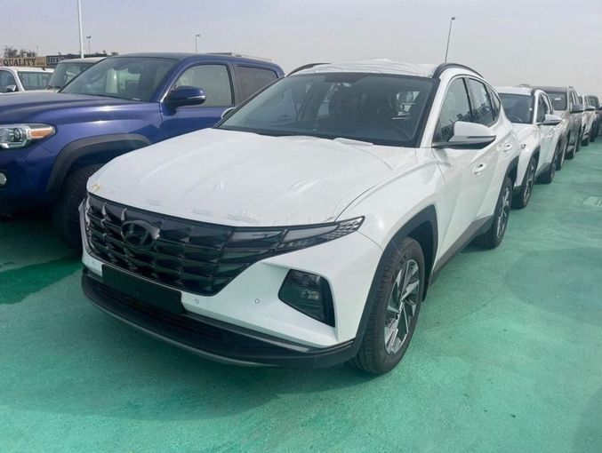 Новый Hyundai Tucson IV, 2.0 л, 2024 в Дубае от Mohamed Hakim Motors Белый цвет. GCC | AUTO.AE