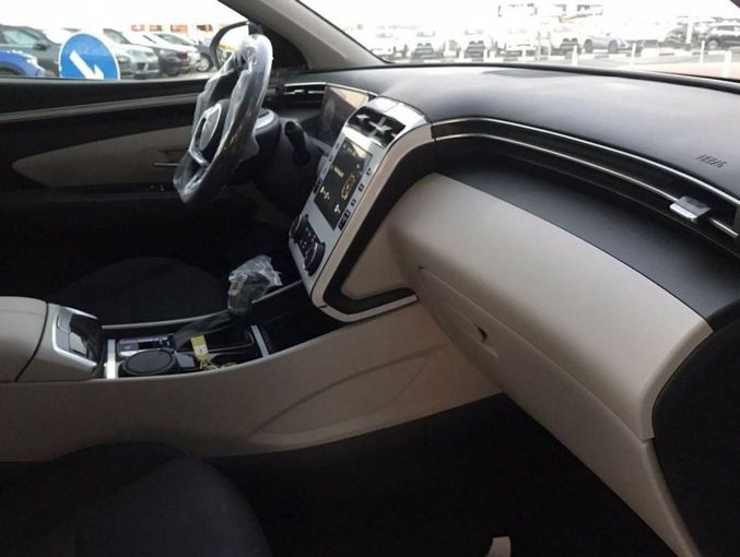 Новый Hyundai Tucson IV, 2.0 л, 2024 в Дубае от Mohamed Hakim Motors Белый цвет. GCC | AUTO.AE