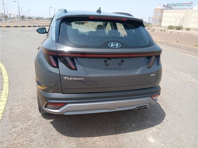 Новый Hyundai Tucson IV Рестайлинг, 1.6 л, 2025 в Дубае от Mohamed Hakim Motors Серый цвет. GCC | AUTO.AE