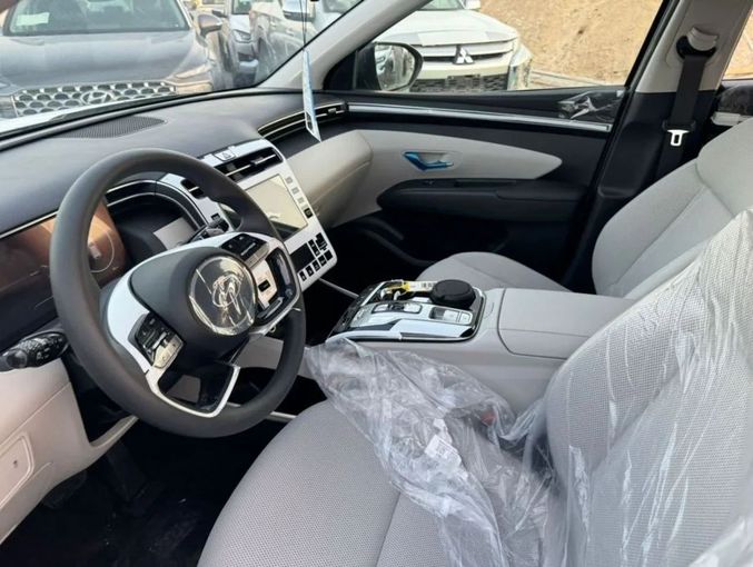 Новый Hyundai Tucson IV, 1.6 л, 2024 в Дубае от Mohamed Hakim Motors Серебристый цвет. GCC | AUTO.AE