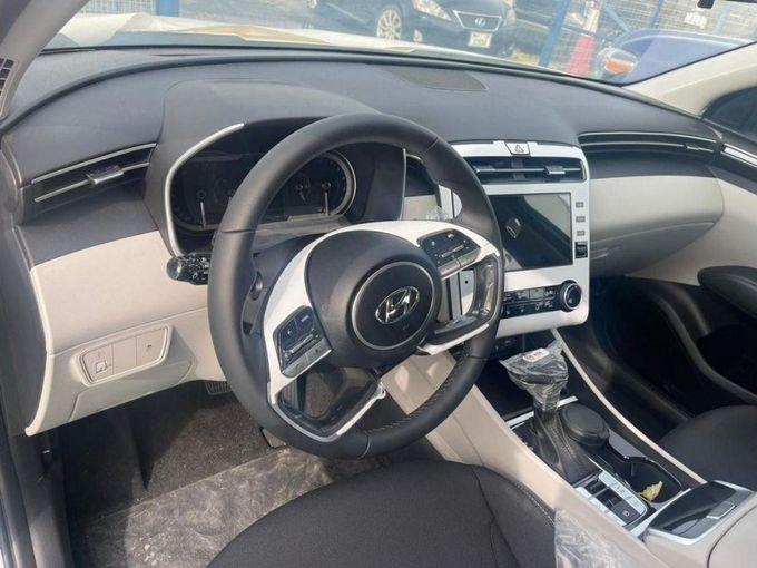 Новый Hyundai Tucson IV, 2.0 л, 2023 в Дубае от Mohamed Hakim Motors Белый цвет. GCC | AUTO.AE