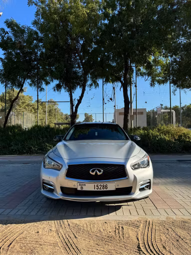 Used Infiniti Q50 I Facelift, 3.0 l, 2019 in Dubai, Silver color.  | AUTO.AE