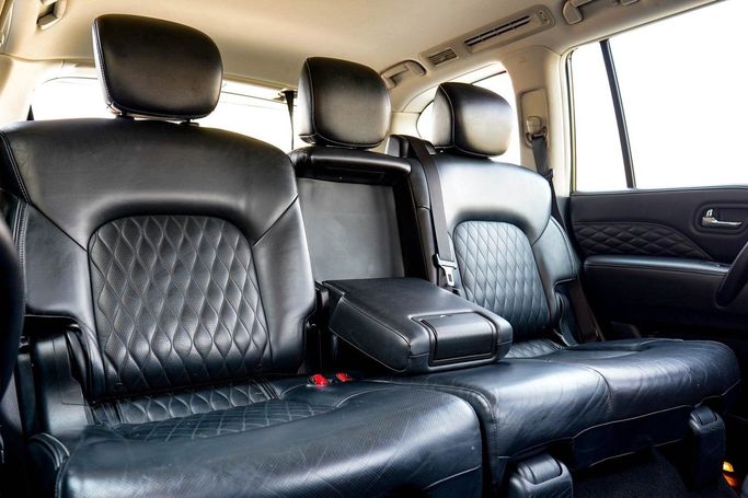 Used Infiniti QX80 I Facelift 3, 5.6 l, 2020 in Dubai by Linda Cars, Grey color. GCC Specs | AUTO.AE