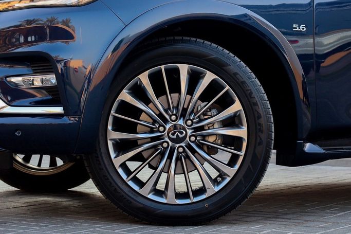 Подержанный Infiniti QX80 I Рестайлинг 3, 5.6 л, 2020 в Дубае от Linda Cars Синий цвет. GCC | AUTO.AE