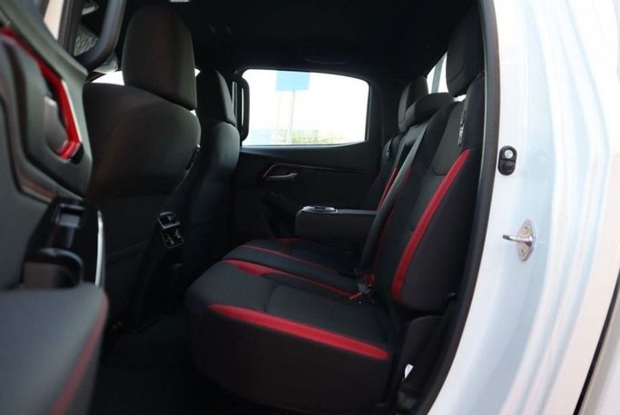 Новый Isuzu D-Max III, 3.0 л, 2025 в Дубае от Mohamed Hakim Motors Белый цвет. GCC | AUTO.AE