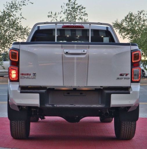 Новый Isuzu D-Max III, 3.0 л, 2025 в Дубае от Mohamed Hakim Motors Белый цвет. GCC | AUTO.AE