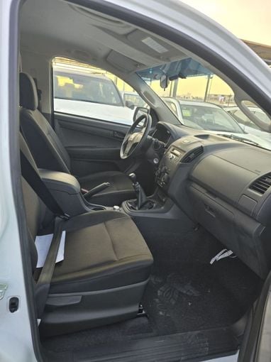 Новый Isuzu D-Max III, 2.5 л, 2025 в Дубае от Mohamed Hakim Motors Белый цвет. Other | AUTO.AE