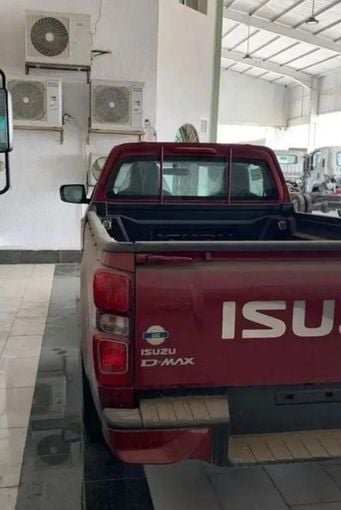 Новый Isuzu D-Max III, 1.9 л, 2025 в Дубае от Mohamed Hakim Motors Красный цвет. GCC | AUTO.AE