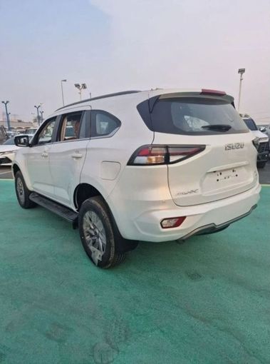 Новый Isuzu MU-X II Рестайлинг, 3.0 л, 2024 в Дубае от Mohamed Hakim Motors Белый цвет. GCC | AUTO.AE