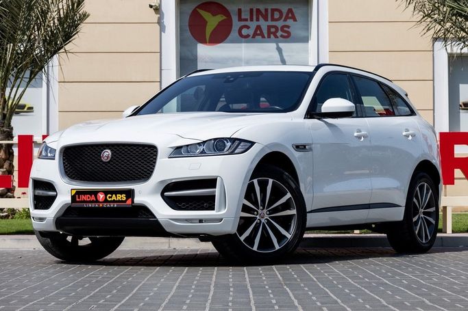 Подержанный Jaguar F-Pace S I, 3.0 л, 2017 в Дубае от Linda Cars Белый цвет. GCC | AUTO.AE