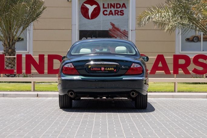 Подержанный Jaguar S-Type I, 4.0 л, 1999 в Дубае от Linda Cars Зеленый цвет. GCC | AUTO.AE
