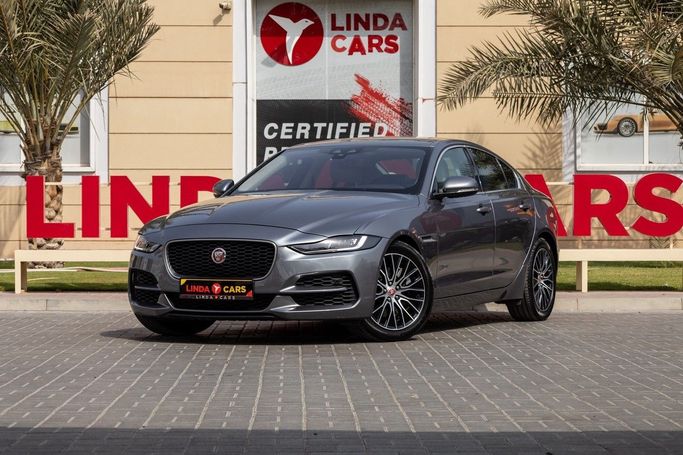 Подержанный Jaguar XE I Рестайлинг, 2.0 л, 2020 в Дубае от Linda Cars Серый цвет. GCC | AUTO.AE