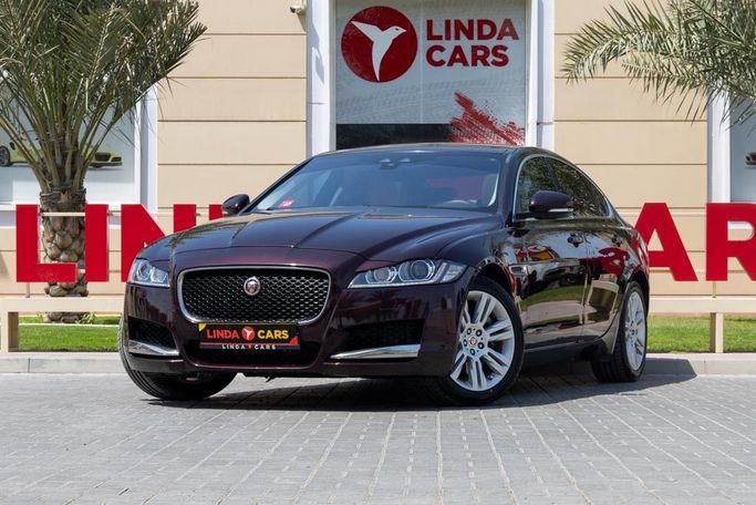 Подержанный Jaguar XF II, 2.0 л, 2019 в Дубае от Linda Cars Тёмно-бордовый цвет. GCC | AUTO.AE
