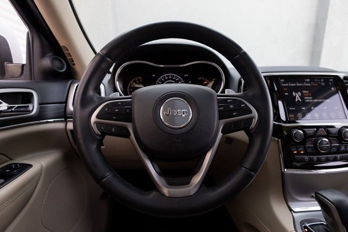 Used Jeep Grand Cherokee IV (WK2) Facelift, 3.6 l, 2019 in Dubai by Linda Cars, White color. GCC Specs | AUTO.AE