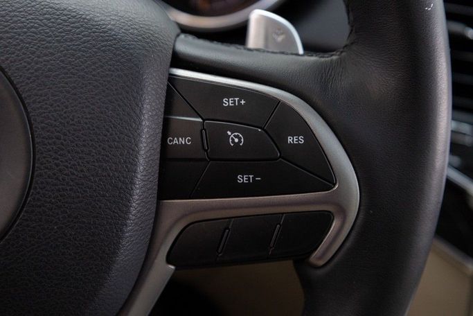 Used Jeep Grand Cherokee IV (WK2) Facelift, 3.6 l, 2019 in Dubai by Linda Cars, White color. GCC Specs | AUTO.AE