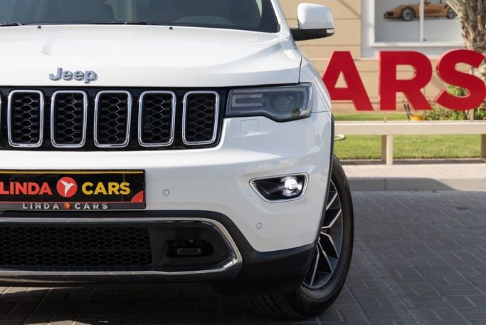 Used Jeep Grand Cherokee IV (WK2) Facelift, 3.6 l, 2019 in Dubai by Linda Cars, White color. GCC Specs | AUTO.AE