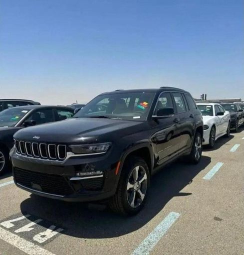 Новый Jeep Grand Cherokee L V (WL), 3.6 л, 2023 в Дубае от Mohamed Hakim Motors Черный цвет. GCC | AUTO.AE
