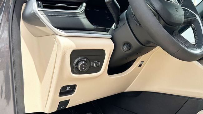 Новый Jeep Grand Cherokee V (WL), 3.6 л, 2024 в Дубае от Falcons GT Motors FZCO Серебристый цвет. GCC | AUTO.AE