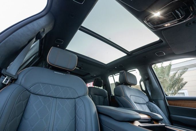 Подержанный Jeep Wagoneer Grand WS, 3.0 л, 2023 в Дубае от Linda Cars Серый цвет. GCC | AUTO.AE