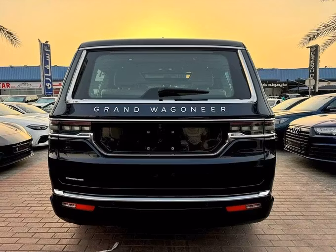 Подержанный Jeep Wagoneer WS, 5.7 л, 2023 в Дубае от Nice Cars Motos Черный цвет. GCC | AUTO.AE