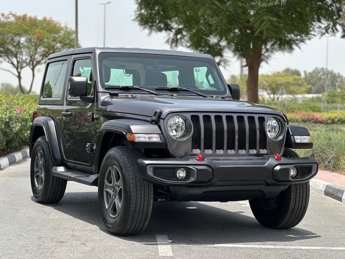 Подержанный Jeep Wrangler IV (JL), 3.6 л, 2018 в Дубае от Alta Class Motors Серый цвет. GCC | AUTO.AE