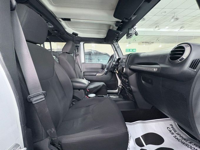 مستعملة Jeep Wrangler III (JK), 3.6 l, 2016 في في دبي من Philippine Used Cars Showroom، اللون أبيض. مواصفات الخليج | AUTO.AE