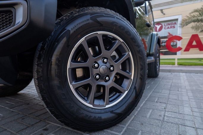 Подержанный Jeep Wrangler IV (JL), 3.6 л, 2021 в Дубае от Linda Cars Зеленый цвет. GCC | AUTO.AE