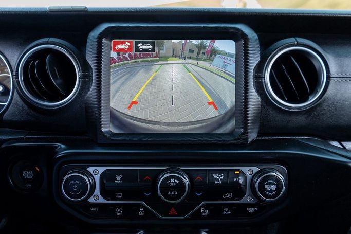 Подержанный Jeep Wrangler IV (JL), 3.6 л, 2021 в Дубае от Linda Cars Зеленый цвет. GCC | AUTO.AE
