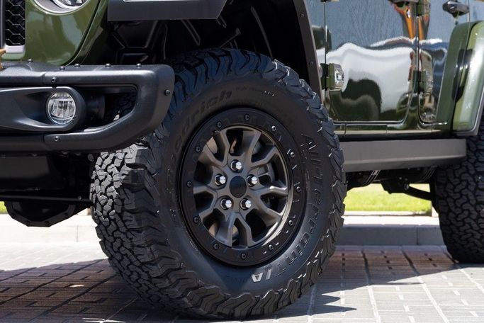Used Jeep Wrangler IV (JL), 6.4 l, 2023 in Dubai by Linda Cars, Green color. GCC Specs | AUTO.AE