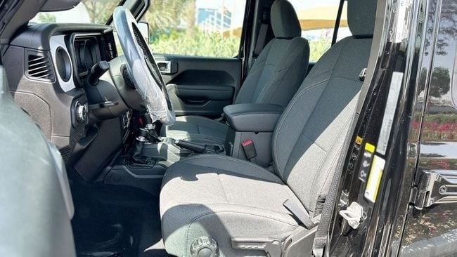 Новый Jeep Wrangler IV (JL) Рестайлинг, 2.0 л, 2025 в Дубае от Falcons GT Motors FZCO Черный цвет. GCC | AUTO.AE
