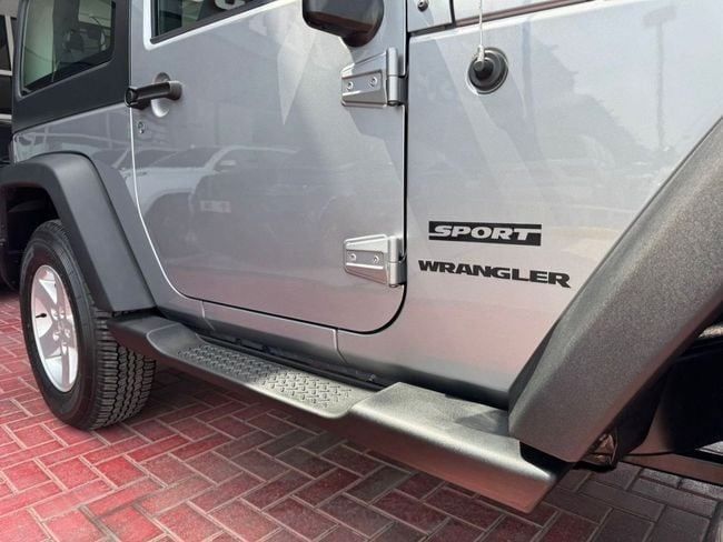 Подержанный Jeep Wrangler IV (JL), 2.0 л, 2017 в Дубае от Al Faisal Motors Серебристый цвет. GCC | AUTO.AE