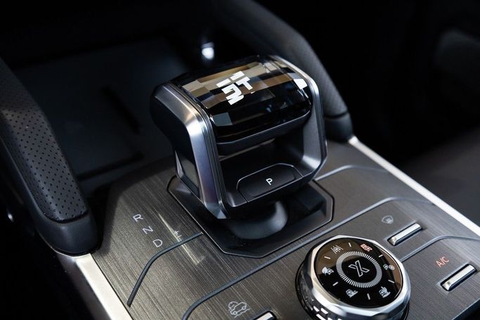 Подержанный Jetour T2, 2.0 л, 2023 в Дубае от Linda Cars Серый цвет. Китайская | AUTO.AE