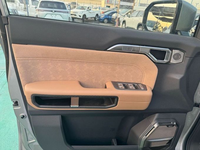Новый Jetour T2, 2.0 л, 2024 в Дубае от Mohamed Hakim Motors Серебристый цвет. GCC | AUTO.AE