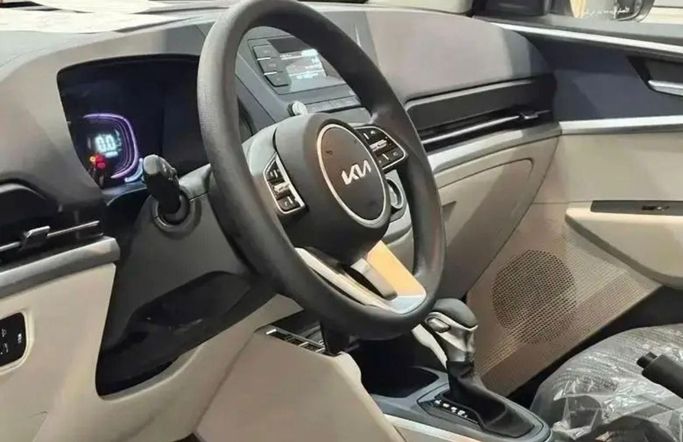 Новый Kia Carens IV (KY), 1.5 л, 2023 в Дубае от Mohamed Hakim Motors Красный цвет. GCC | AUTO.AE