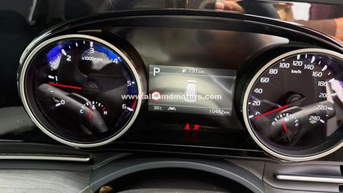 Подержанный Kia Carnival IV, 2.2 л, 2023 в Дубае от Alhamd Motors Белый цвет. Other | AUTO.AE