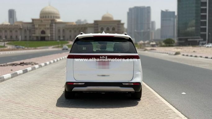Подержанный Kia Carnival IV, 2.2 л, 2023 в Дубае от Alhamd Motors Белый цвет. Other | AUTO.AE