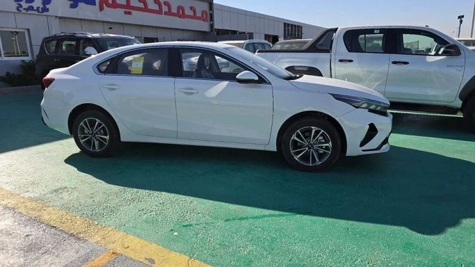 Новый Kia Cerato IV Рестайлинг, 1.6 л, 2025 в Дубае от Mohamed Hakim Motors Белый цвет. Other | AUTO.AE