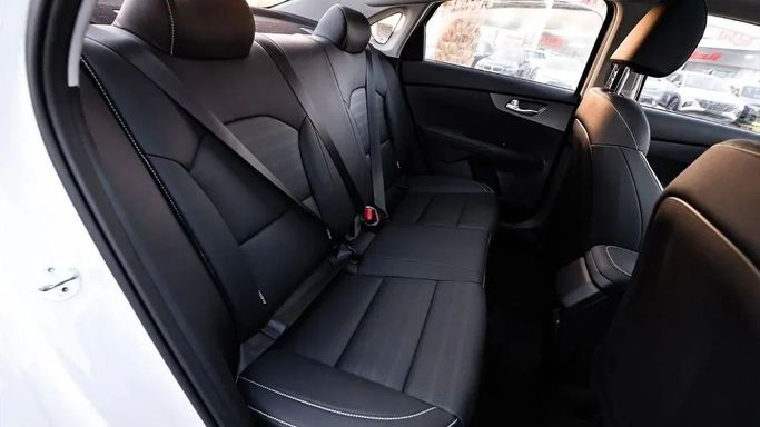 Новый Kia K3 II (China Market) Рестайлинг, 1.5 л, 2024 в Дубае от Altass Motors Белый цвет. Other | AUTO.AE