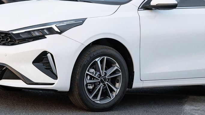 Новый Kia K3 II (China Market) Рестайлинг, 1.5 л, 2024 в Дубае от Altass Motors Белый цвет. Other | AUTO.AE