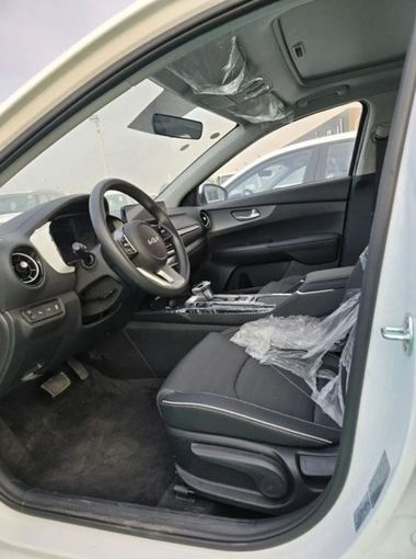 Новый Kia K3 II (China Market) Рестайлинг, 1.5 л, 2025 в Дубае от Mohamed Hakim Motors Белый цвет. Китайская | AUTO.AE