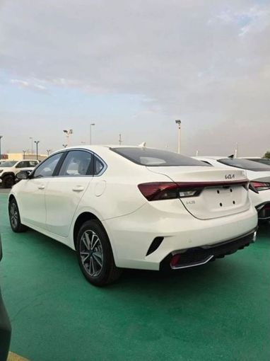 Новый Kia K3 II (China Market) Рестайлинг, 1.5 л, 2025 в Дубае от Mohamed Hakim Motors Белый цвет. Китайская | AUTO.AE