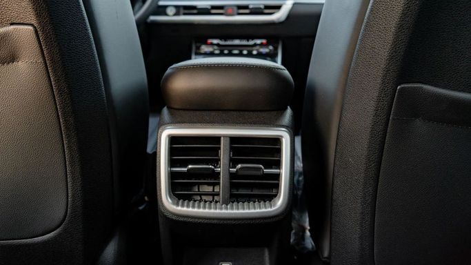 Новый Kia K5 III Рестайлинг, 1.6 л, 2025 в Дубае от Altass Motors Белый цвет. Other | AUTO.AE