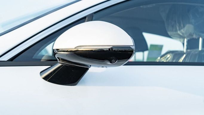 Новый Kia K5 III Рестайлинг, 1.6 л, 2025 в Дубае от Altass Motors Белый цвет. Other | AUTO.AE