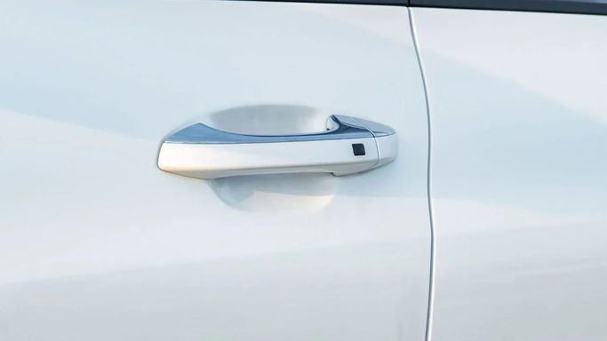 New Kia K5 III Facelift, 1.6 l, 2025 in Dubai by Altass Motors, White color. Other | AUTO.AE