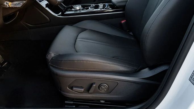 New Kia K5 III Facelift, 1.6 l, 2025 in Dubai by Altass Motors, White color. Other | AUTO.AE