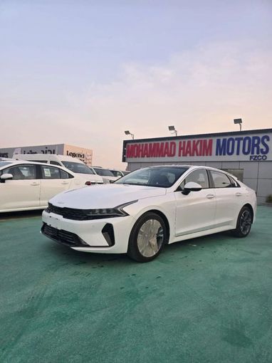 Новый Kia K5 III Рестайлинг, 2.5 л, 2025 в Дубае от Mohamed Hakim Motors Белый цвет. Китайская | AUTO.AE