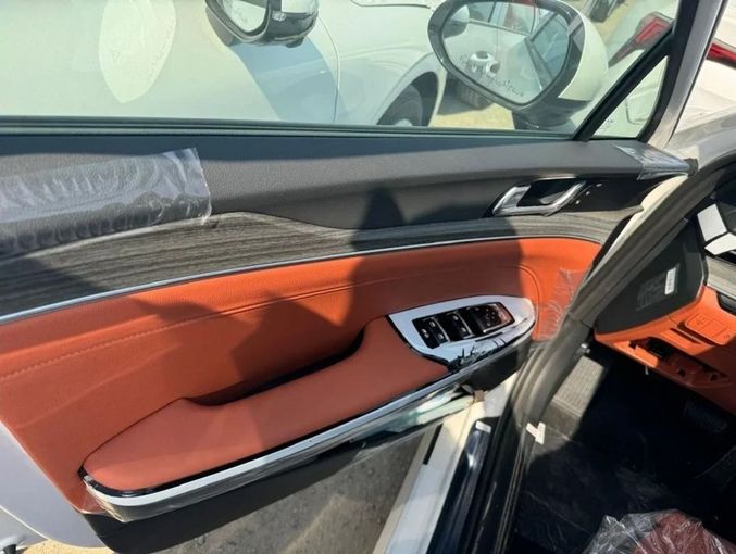 Новый Kia K5 III Рестайлинг, 2.0 л, 2025 в Дубае от Mohamed Hakim Motors Белый цвет. GCC | AUTO.AE