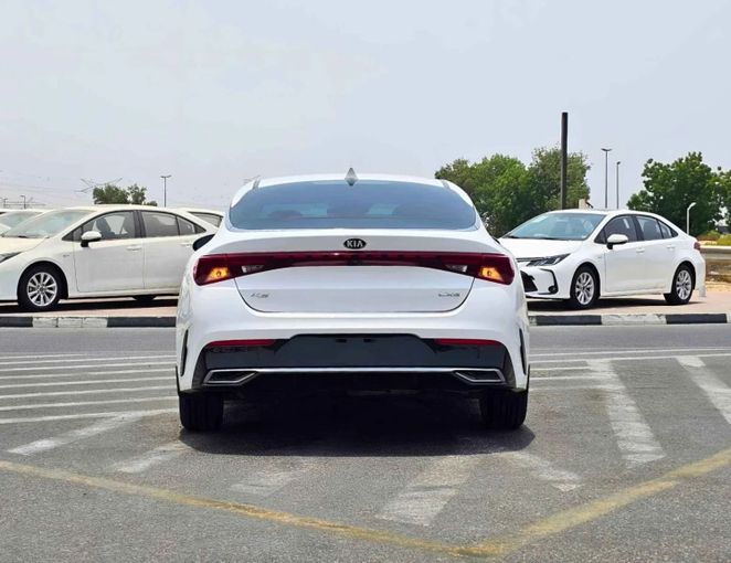 New Kia K5 III, 2.5 l, 2021 in Dubai by SK Motors, White color. Other | AUTO.AE