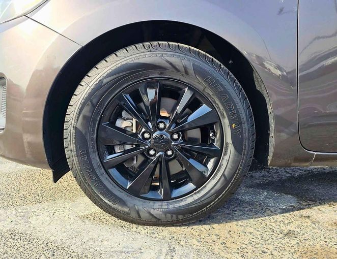 New Kia Sedona III, 3.3 l, 2017 in Dubai by SK Motors, Grey color. American Specs | AUTO.AE